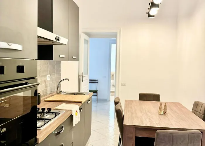 Holiday House Station